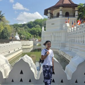 သီရိလင်္ကာ ကန်ဒီမြို့က စွယ်တော်တိုက်