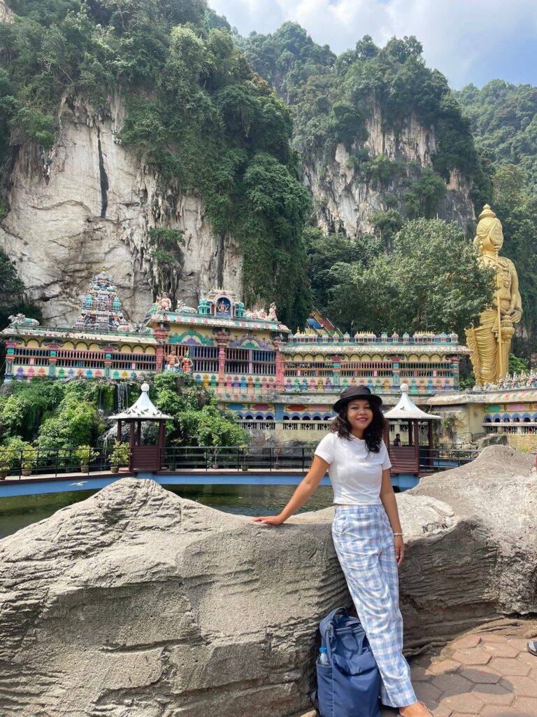 Malaysia နိုင်ငံရဲ့ နာမည်အကြီးဆုံး Touristic နေရာတစ်ခု .. Batu Caves