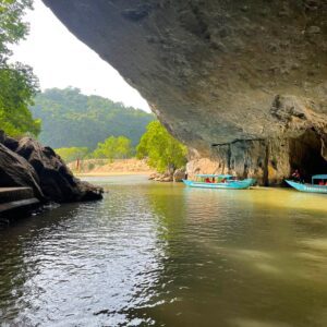 phong nha cave လှိုဏ်ဂူ