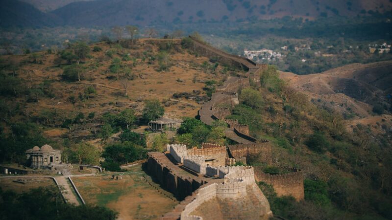 ကမ္ဘာ့အရှည်ဆုံး ခံတပ်တံတိုင်းတွေထဲက တစ်ခုဖြစ်တဲ့ Kumbhalgarh Fort